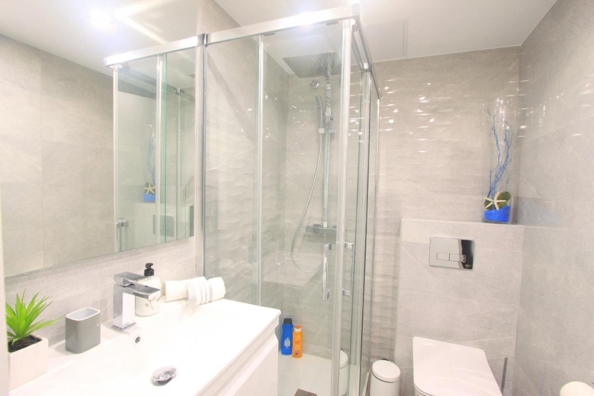 1080 Beachfront Penthouse 3 Floors Jacuzzi 2 Pools Wifi Roof Terrace Marbella Exterior photo