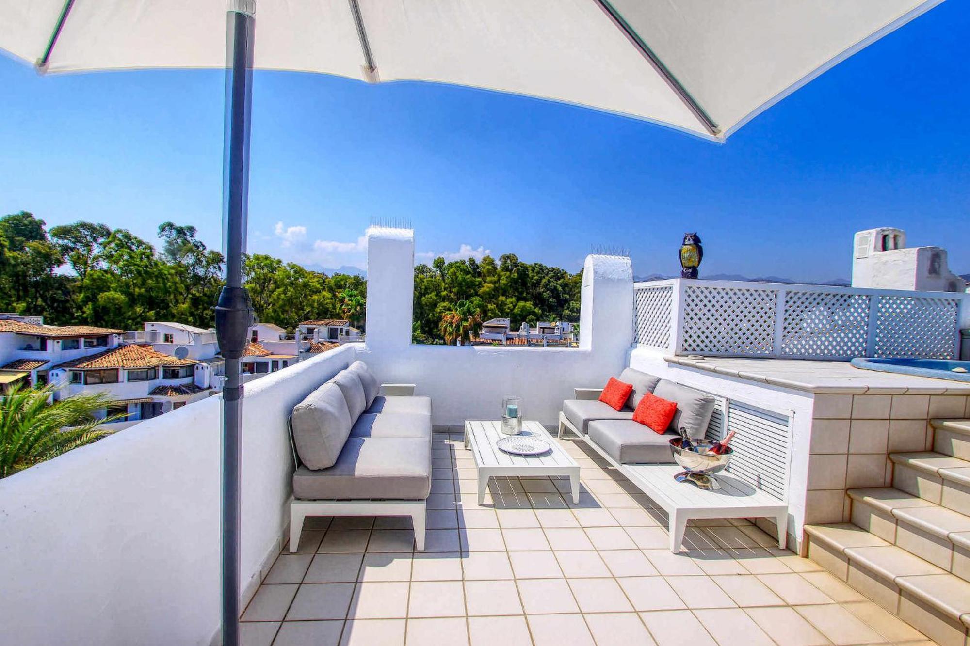 1080 Beachfront Penthouse 3 Floors Jacuzzi 2 Pools Wifi Roof Terrace Marbella Exterior photo