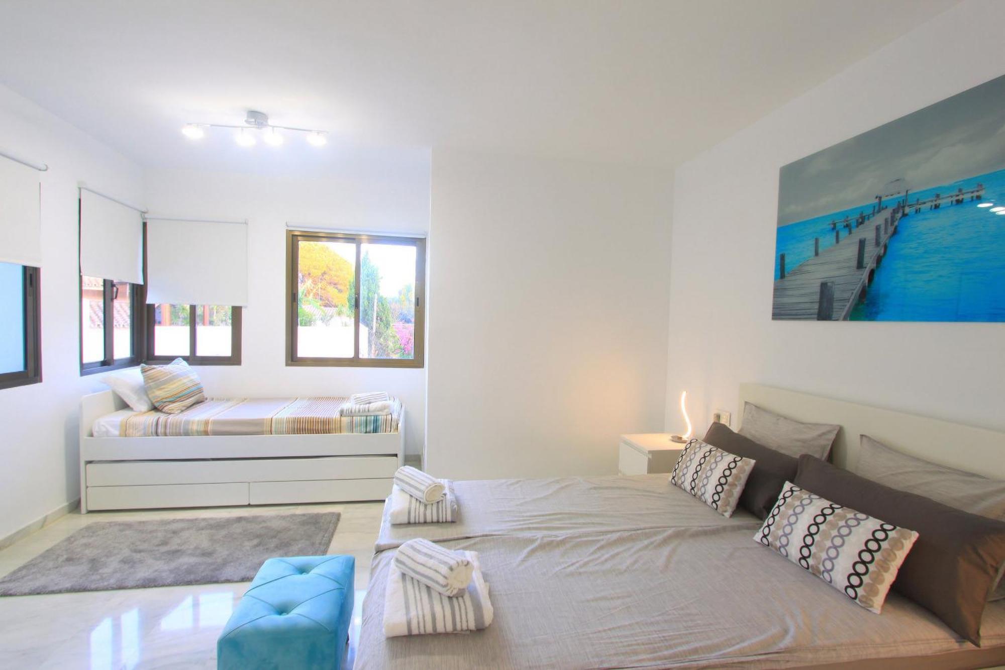 1080 Beachfront Penthouse 3 Floors Jacuzzi 2 Pools Wifi Roof Terrace Marbella Exterior photo