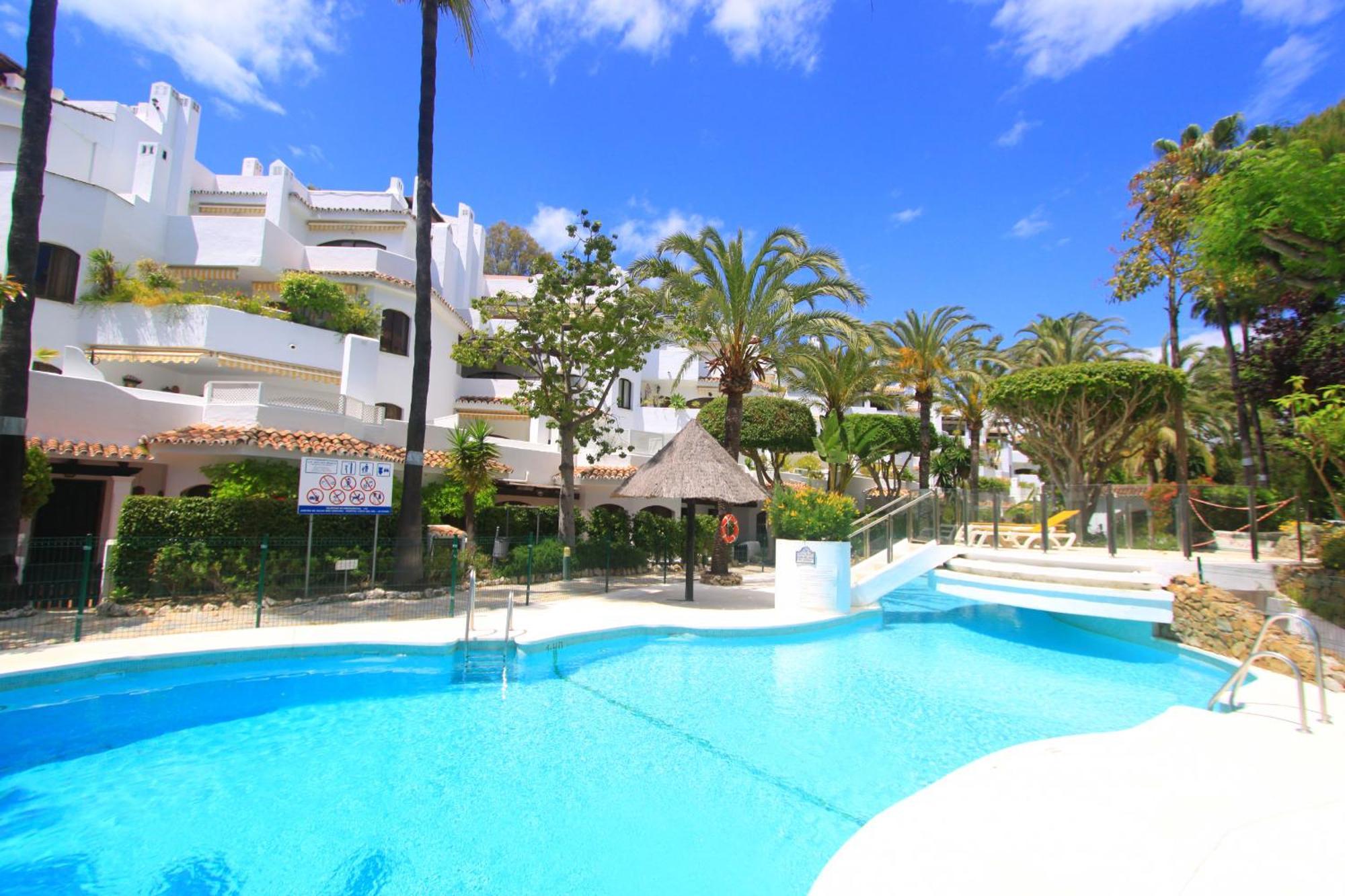 1080 Beachfront Penthouse 3 Floors Jacuzzi 2 Pools Wifi Roof Terrace Marbella Exterior photo